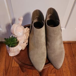 NWOT Dolce Vita Suede Booties